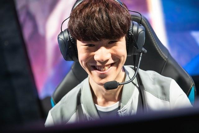 两位射手的力量！ Jiwoo 和 Jinx 在两场团战中击败了 Nongshim RedForce ，结束了比赛并获得了赛点